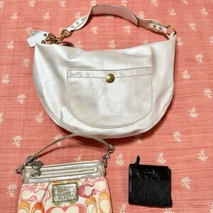 Bundle of 3 vintagesCoach hobo bag ,coach poppy wrislet and small bifold wallet